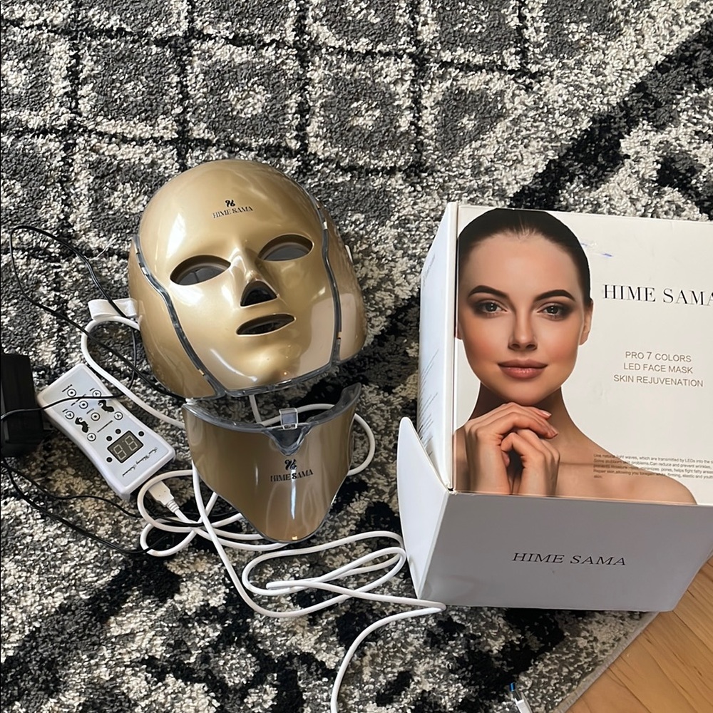 Hime Sama LED Face Mask in Gold